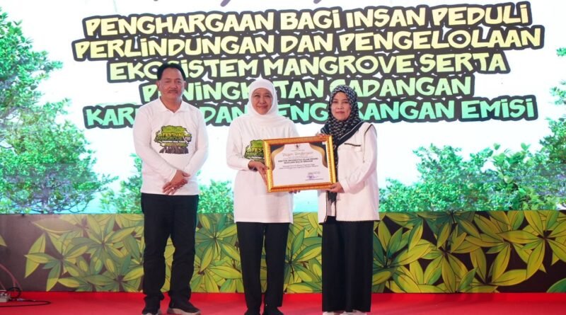 Prof. Ilfi Receives East Java Governor’s Award for UIN Malang’s Contribution to Environmental Protection and Management